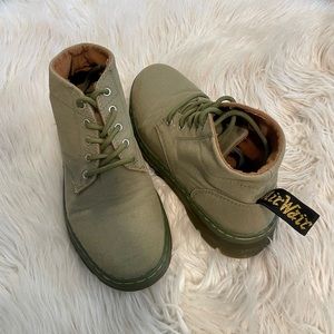 BONNY CANVAS DR MARTENS (size 7 M)